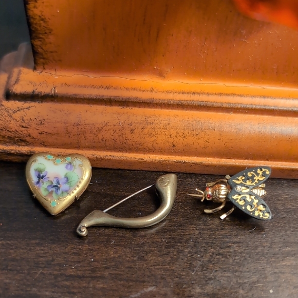 Jewelry - Gold and Purple Brooch Set with Intricate Details
